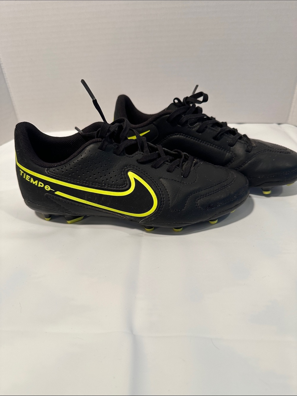 Nike Kids Black Soccer Cleats with Neon Yellow Swoosh size 5Y